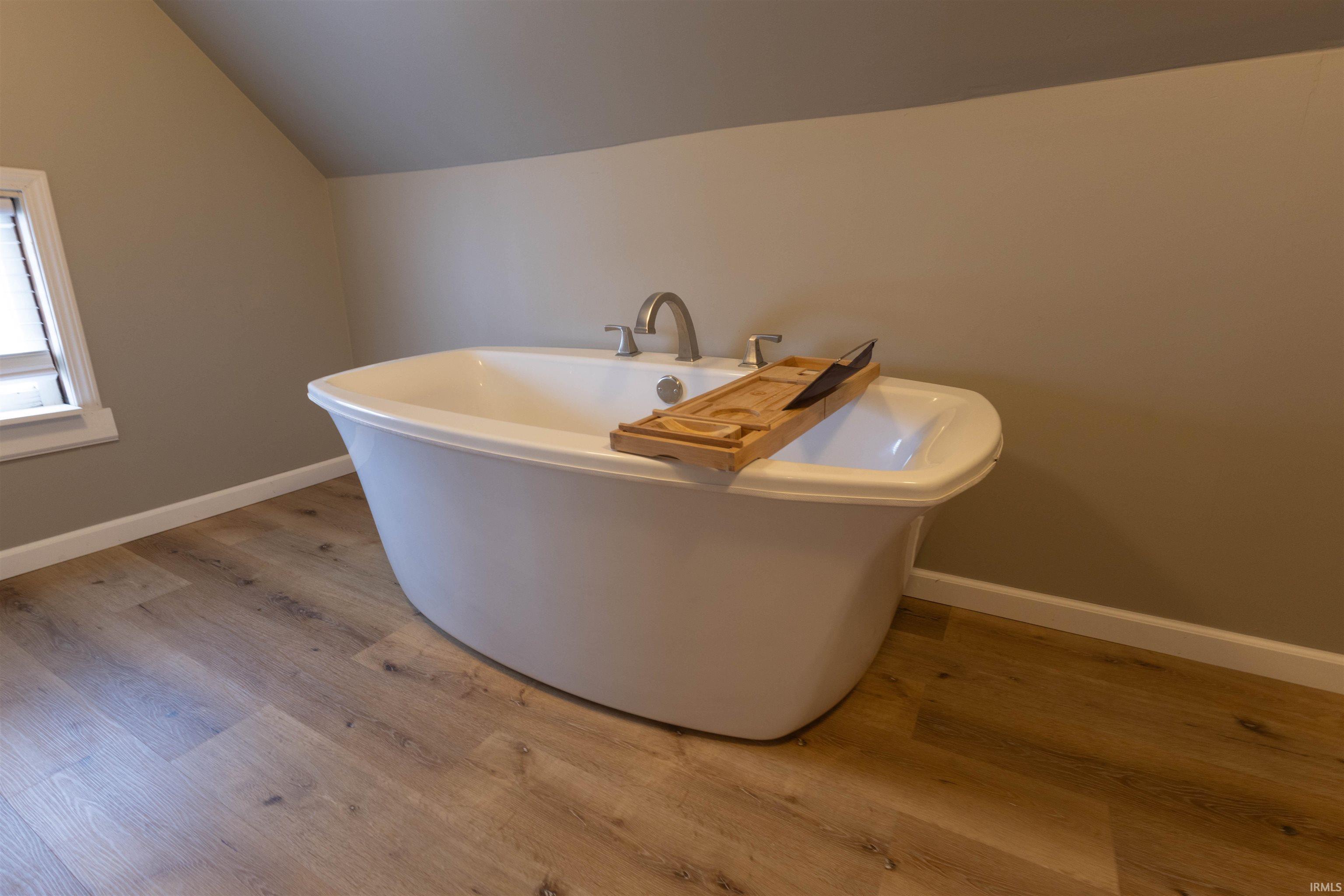 Brookston, Indiana 47923, United States, 3 Bedrooms Bedrooms, ,3 BathroomsBathrooms,Residential,Active,250884