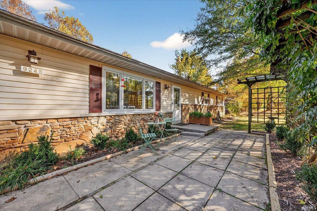 Photo of 9245 E Woodview Drive, Bloomington, IN 47401 (MLS # 202610373)