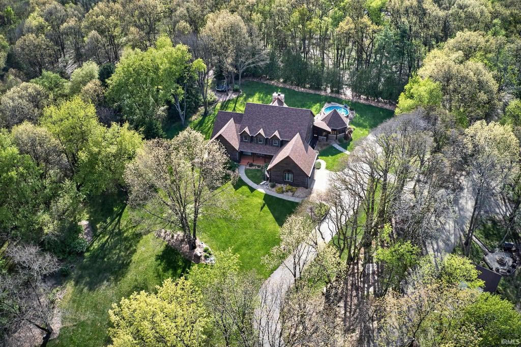 Photo of 30131 Vantilburg Court, Elkhart, IN 46514 (MLS # 202617967)