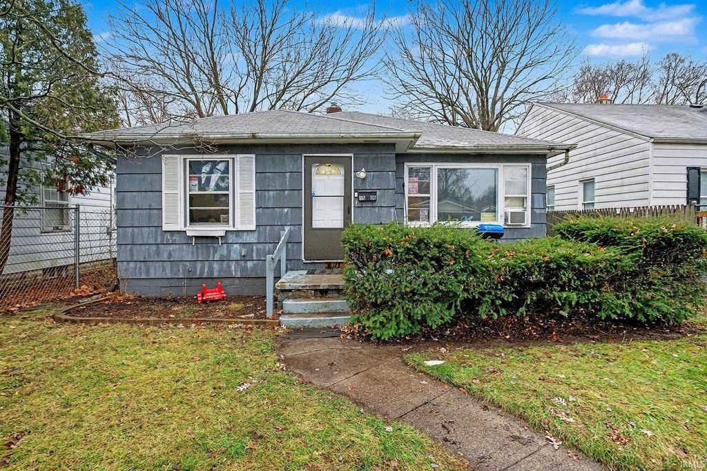 Photo of 1506 N Huey Street, South Bend, IN 46628 (MLS # 202548994)