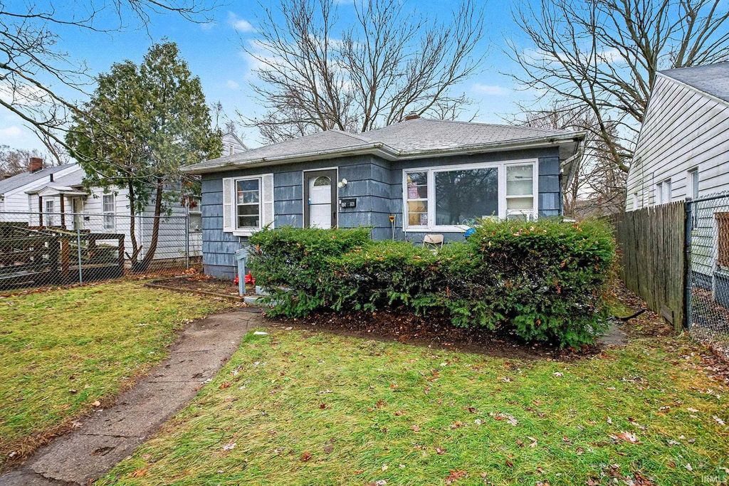 Photo of 1506 N Huey Street, South Bend, IN 46628 (MLS # 202548994)