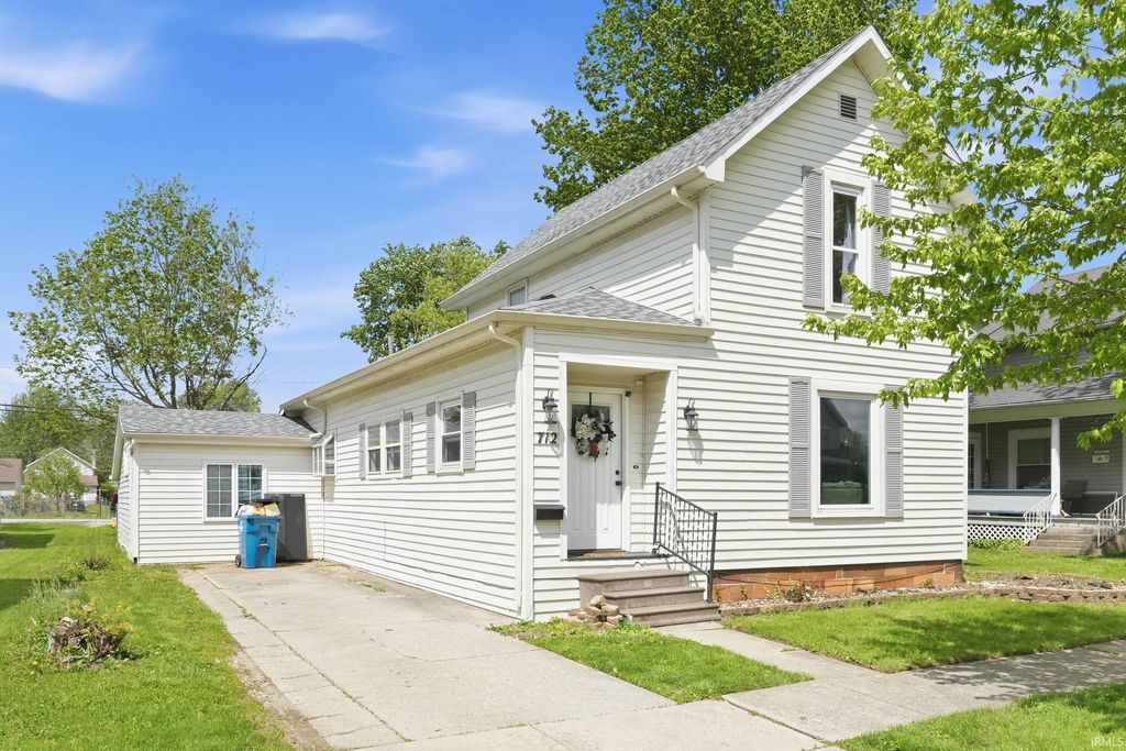 Photo of 712 E 9th Street, Auburn, IN 46706 (MLS # 202616866)