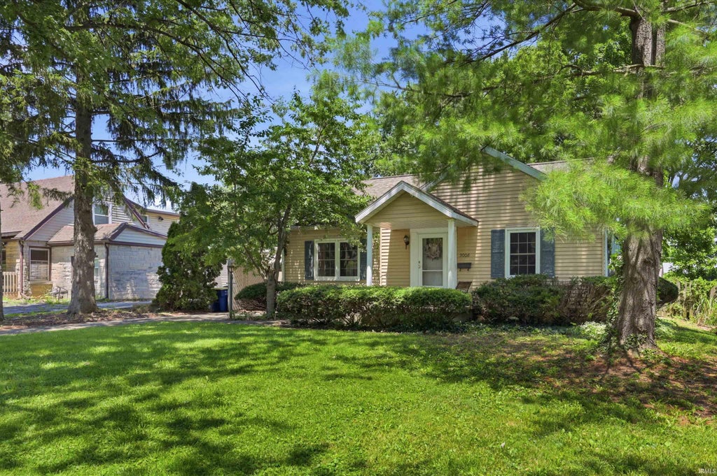 Photo of 3008 W Oaklyn Avenue, Muncie, IN 47304 (MLS # 202629982)