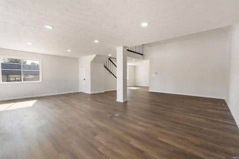 Tiny photo for 929 S Bell Street, Kokomo, IN 46902 (MLS # 202542864)