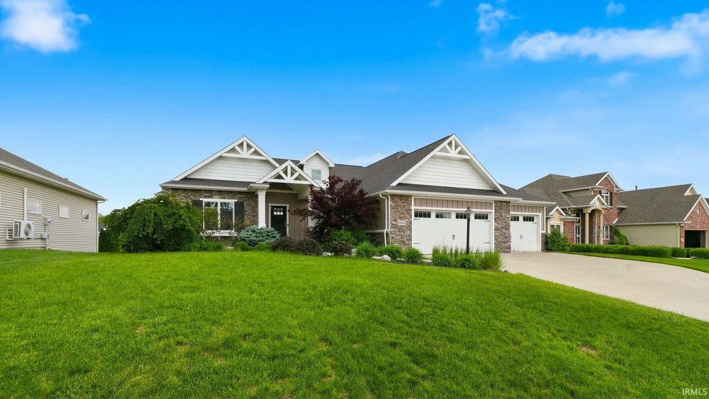Photo of 10916 Eagle River Run, Fort Wayne, IN 46845 (MLS # 202619882)
