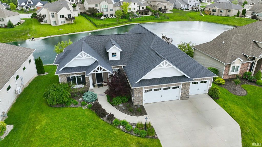 Photo of 10916 Eagle River Run, Fort Wayne, IN 46845 (MLS # 202619882)