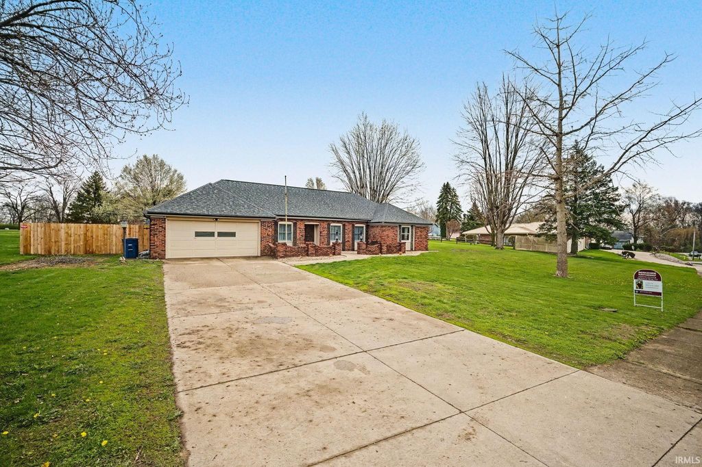 Photo of 1705 S Jackson Street, Marion, IN 46953 (MLS # 202611636)