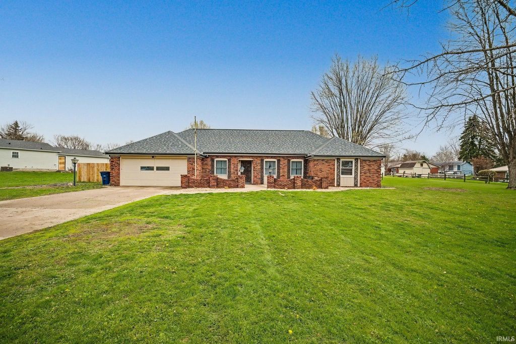 Photo of 1705 S Jackson Street, Marion, IN 46953 (MLS # 202611636)
