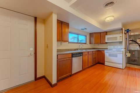 Tiny photo for 508 N Broadway Street, Peru, IN 46970 (MLS # 202542855)
