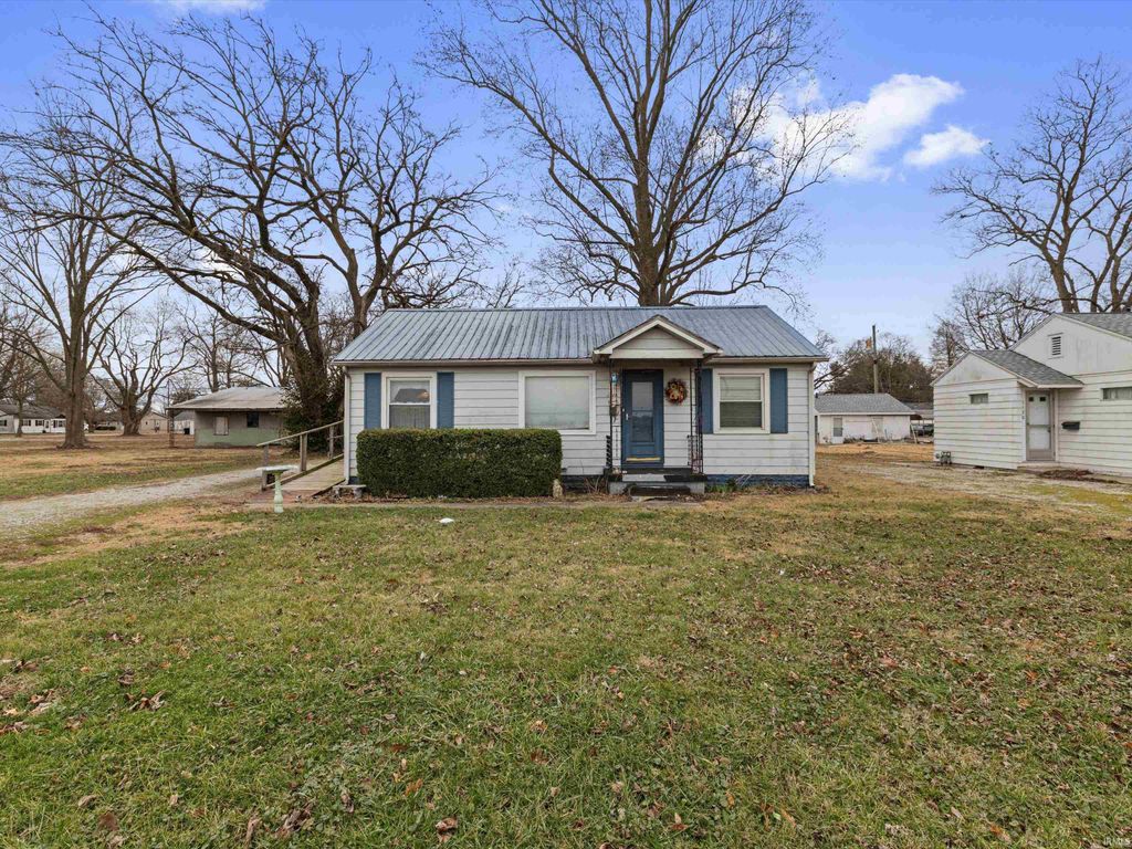 Photo of 1124 E 4th Street, Mount Vernon, IN 47620 (MLS # 202602218)