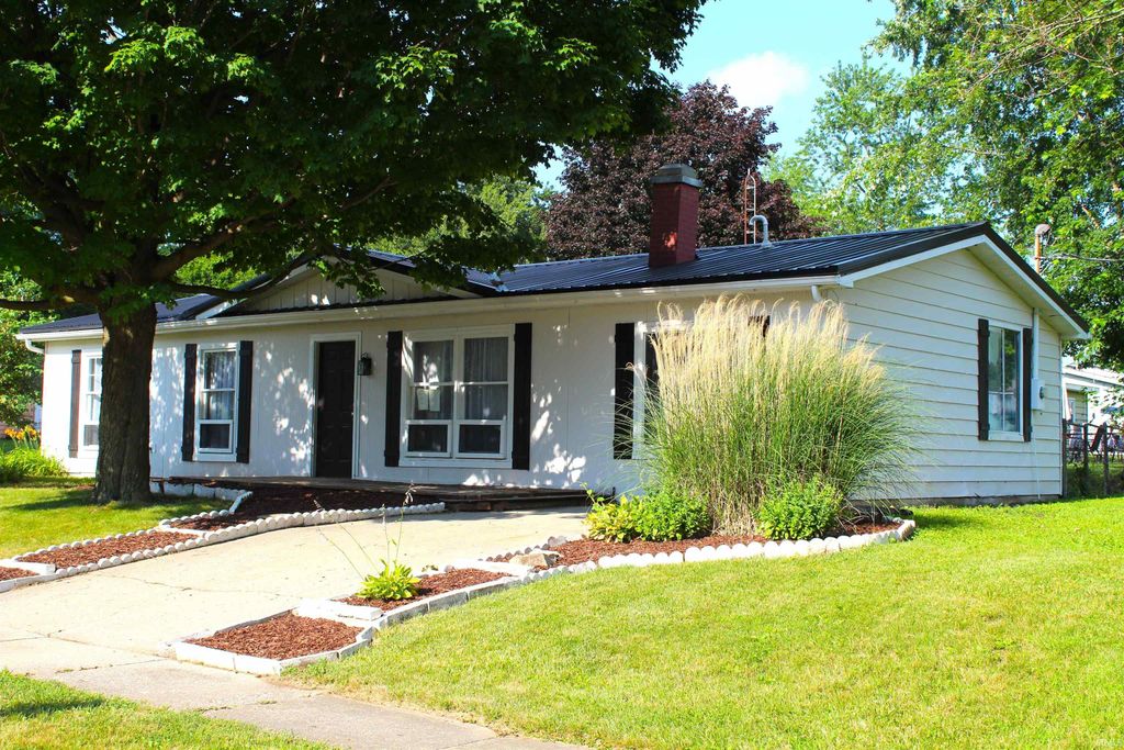 Photo of 308 Clyde Ave Ave, Angola, IN 46703 (MLS # 202545109)