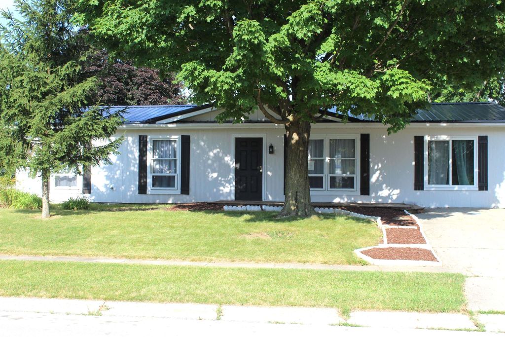 Photo of 308 Clyde Ave Ave, Angola, IN 46703 (MLS # 202545109)