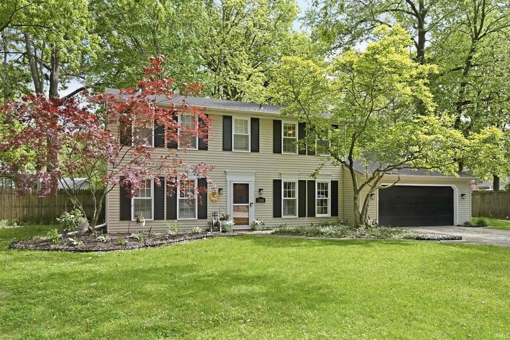 Photo of 5018 Oak Creek Court, Fort Wayne, IN 46835 (MLS # 202618933)
