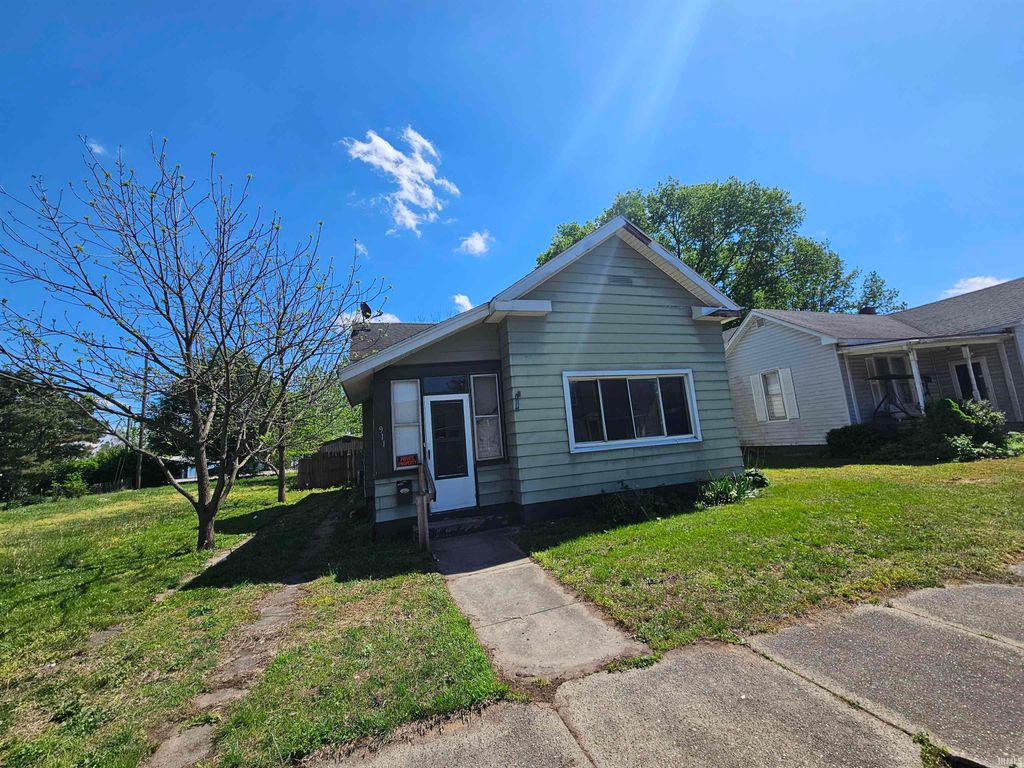 Photo of 911 N 9th Street, Vincennes, IN 47591 (MLS # 202613474)