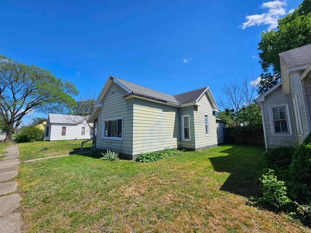 Photo of 911 N 9th Street, Vincennes, IN 47591 (MLS # 202613474)