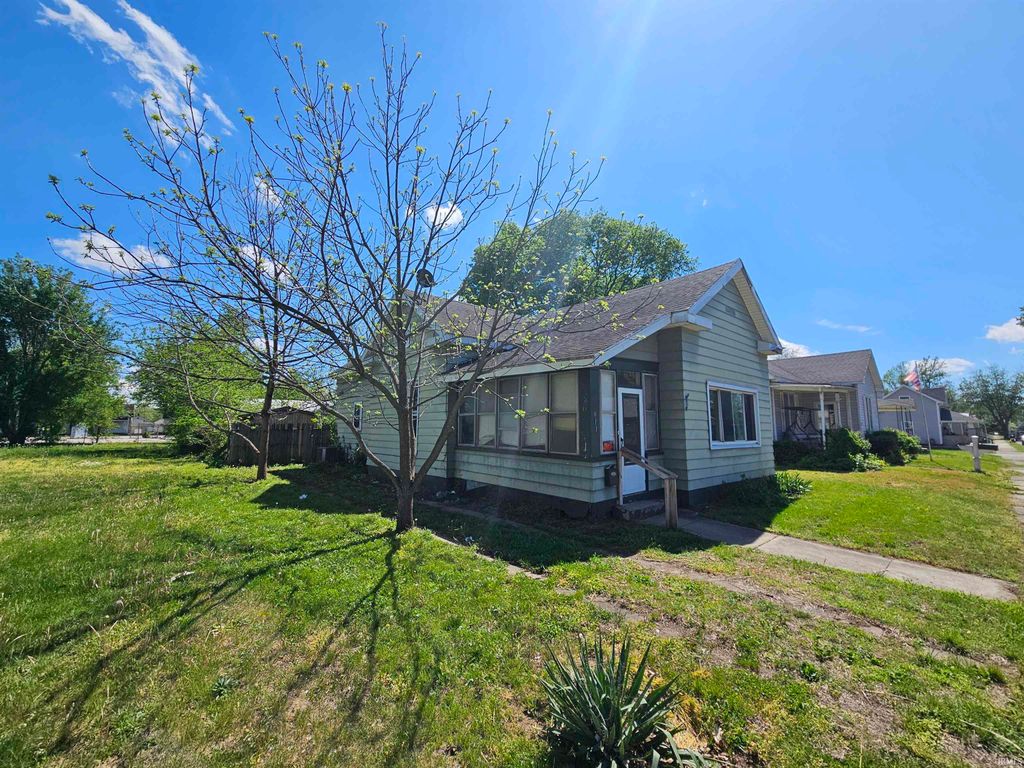 Photo of 911 N 9th Street, Vincennes, IN 47591 (MLS # 202613474)