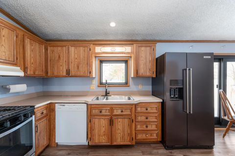 Tiny photo for 10590 S 550 e, Amboy, IN 46911 (MLS # 202548661)