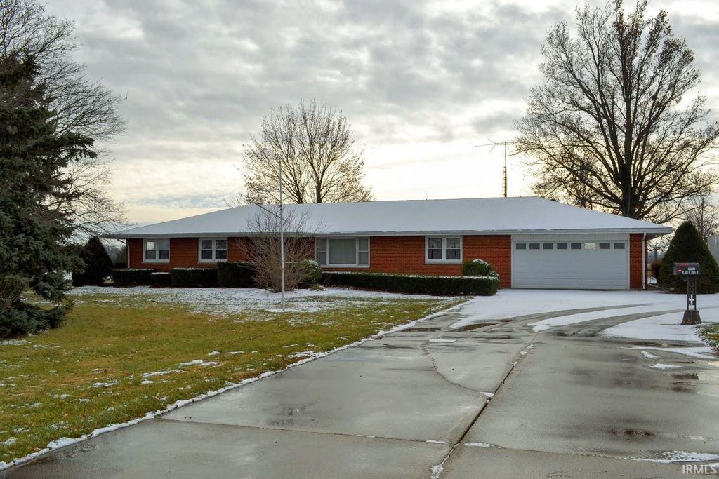 Photo for 5735 E 400 S, Kokomo, IN 46902 (MLS # 202524805)
