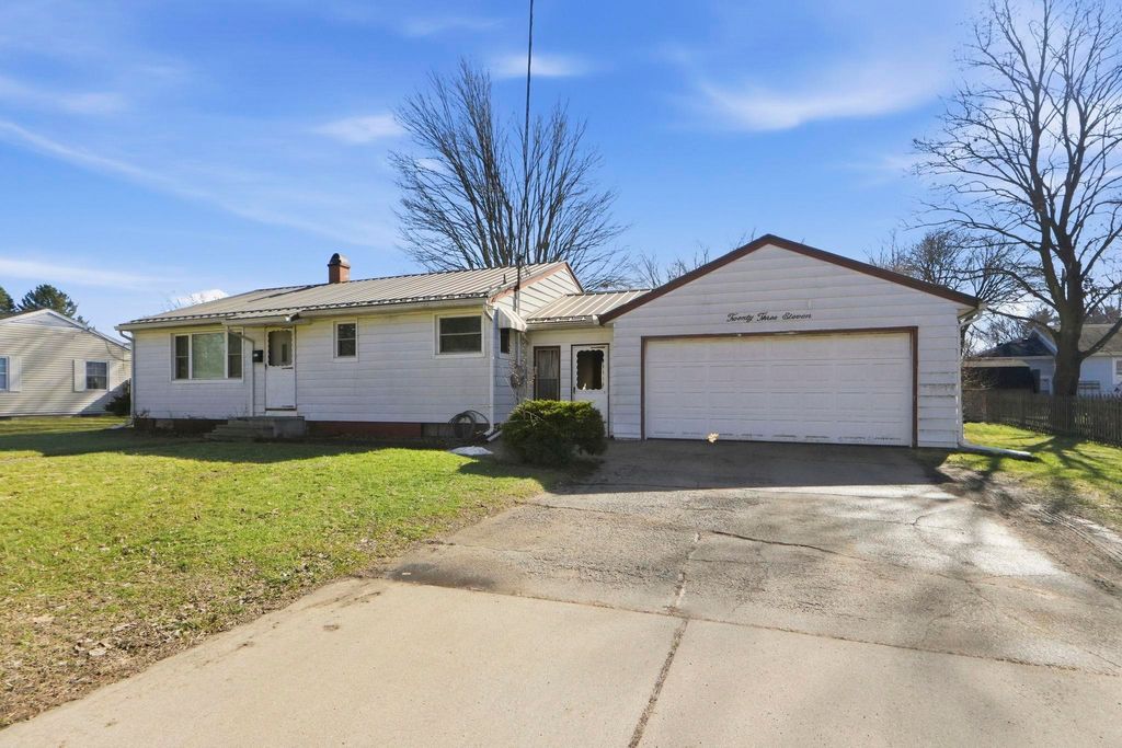 Photo of 2311 Sunnyside Drive, Elkhart, IN 46516 (MLS # 202605320)