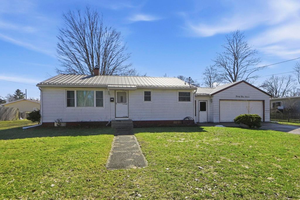 Photo of 2311 Sunnyside Drive, Elkhart, IN 46516 (MLS # 202605320)