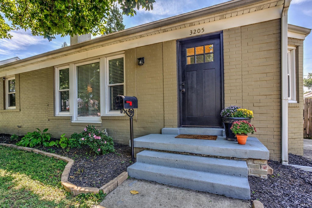 Photo of 3205 E Powell Avenue, Evansville, IN 47714 (MLS # 202638286)