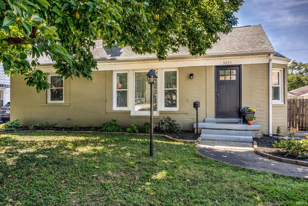 Photo of 3205 E Powell Avenue, Evansville, IN 47714 (MLS # 202638286)