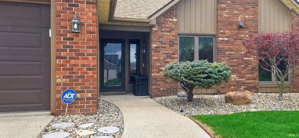 Photo of 6306 Baychester Drive, Fort Wayne, IN 46815 (MLS # 202613748)