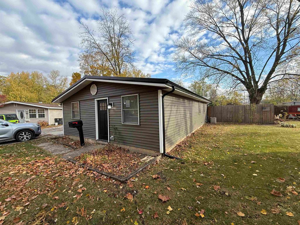 Photo of 5709 Remington Drive, Fort Wayne, IN 46809 (MLS # 202544448)