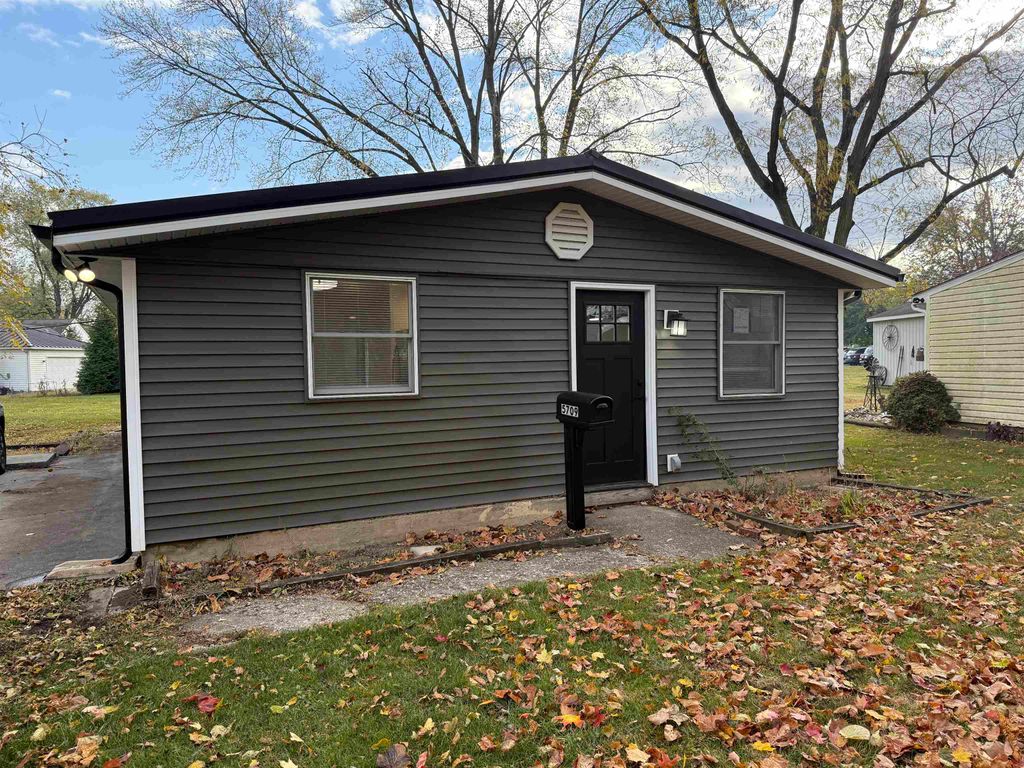 Photo of 5709 Remington Drive, Fort Wayne, IN 46809 (MLS # 202544448)