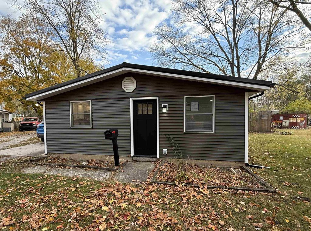 Photo of 5709 Remington Drive, Fort Wayne, IN 46809 (MLS # 202544448)