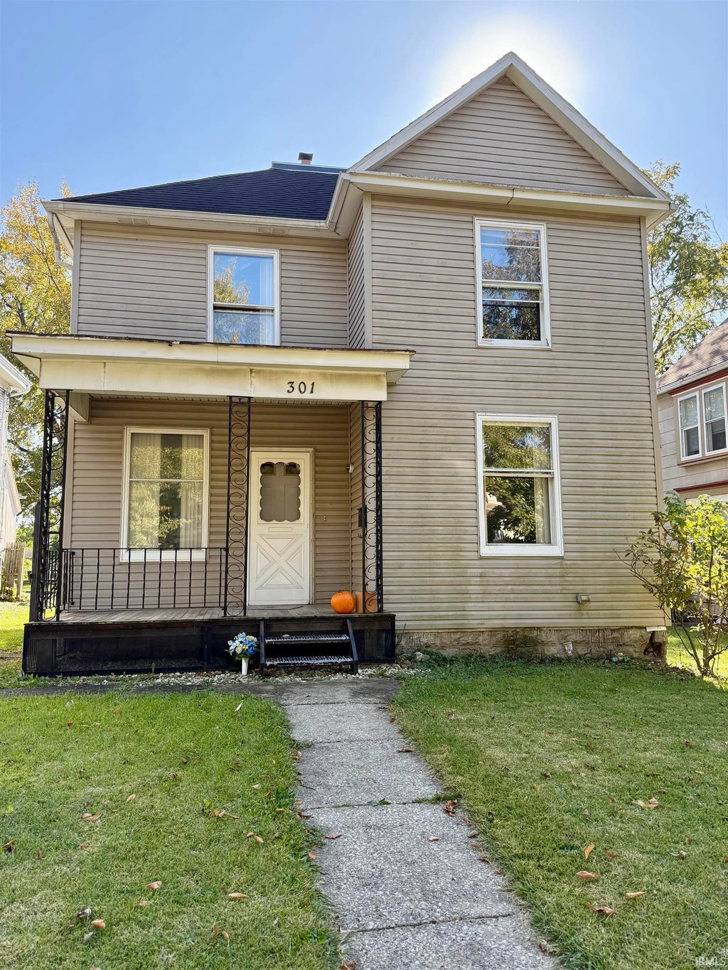 Photo of 301 W Leith Street, Fort Wayne, IN 46807 (MLS # 202643825)