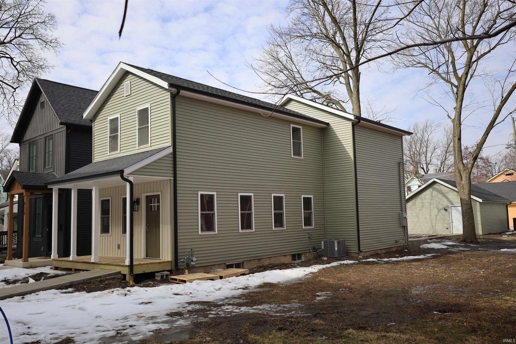 Photo of 816 Lavina Street, Fort Wayne, IN 46802 (MLS # 202604865)