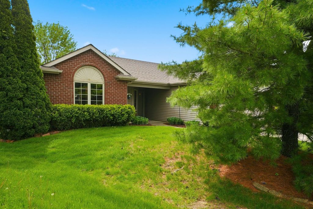 Photo of 12412 Stoneboro Court, Fort Wayne, IN 46845 (MLS # 202615398)