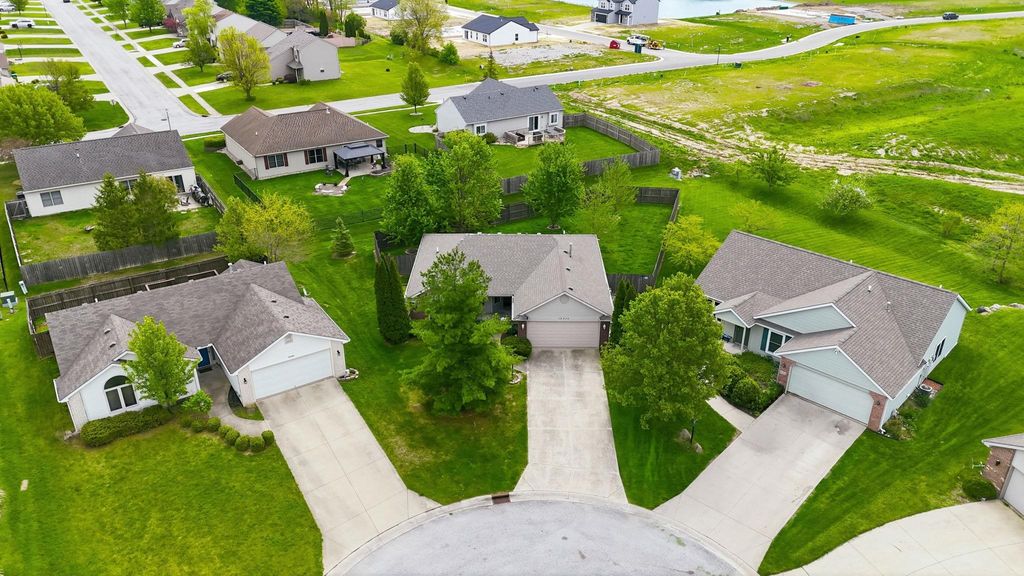 Photo of 12412 Stoneboro Court, Fort Wayne, IN 46845 (MLS # 202615398)