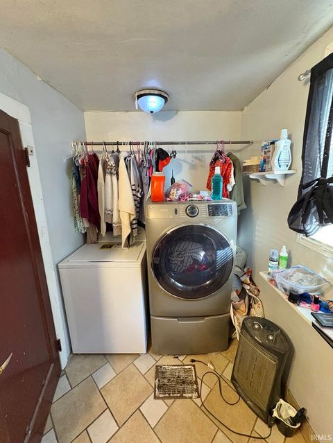 Tiny photo for 607 W Jefferson Street, Decatur, IN 46733 (MLS # 202604160)