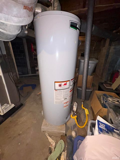 Tiny photo for 607 W Jefferson Street, Decatur, IN 46733 (MLS # 202604160)