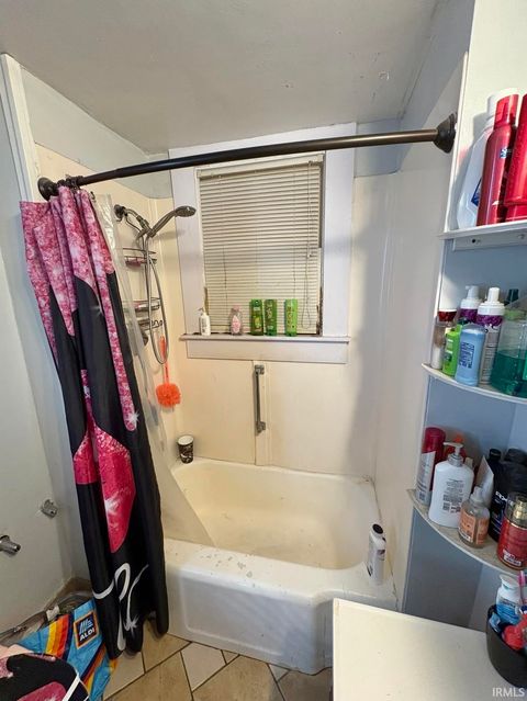 Tiny photo for 607 W Jefferson Street, Decatur, IN 46733 (MLS # 202604160)