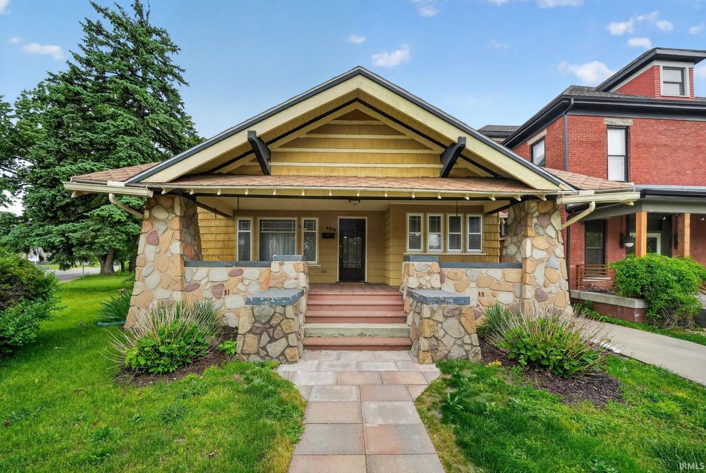 Photo of 929 W Colfax Avenue, South Bend, IN 46601 (MLS # 202619126)