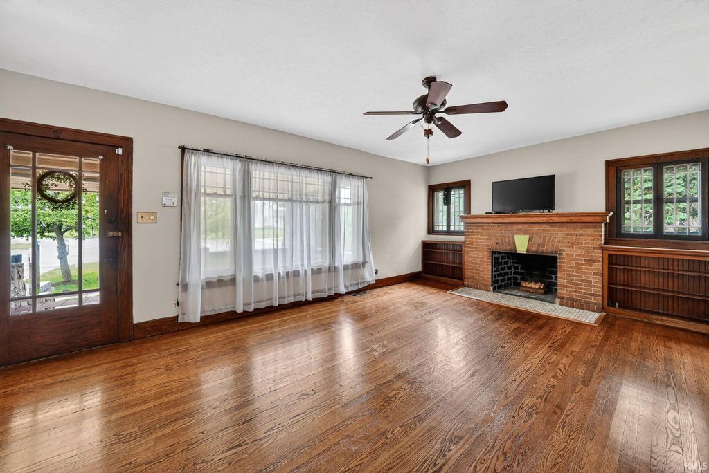 Photo of 929 W Colfax Avenue, South Bend, IN 46601 (MLS # 202619126)