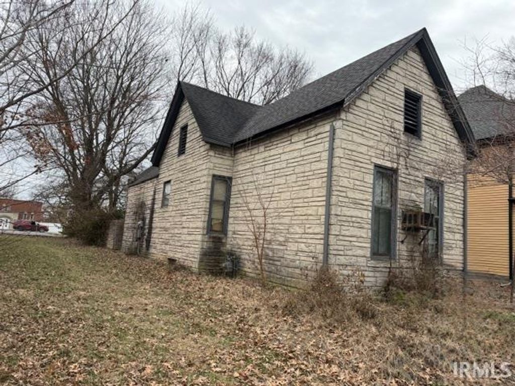 Photo of 321 Adams Avenue, Evansville, IN 47713 (MLS # 202605720)