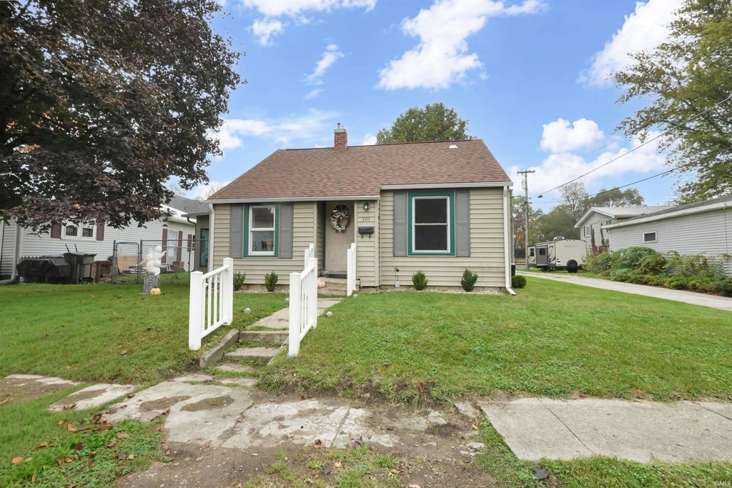 Photo of 303 E Broad Street, South Whitley, IN 46787 (MLS # 202643139)