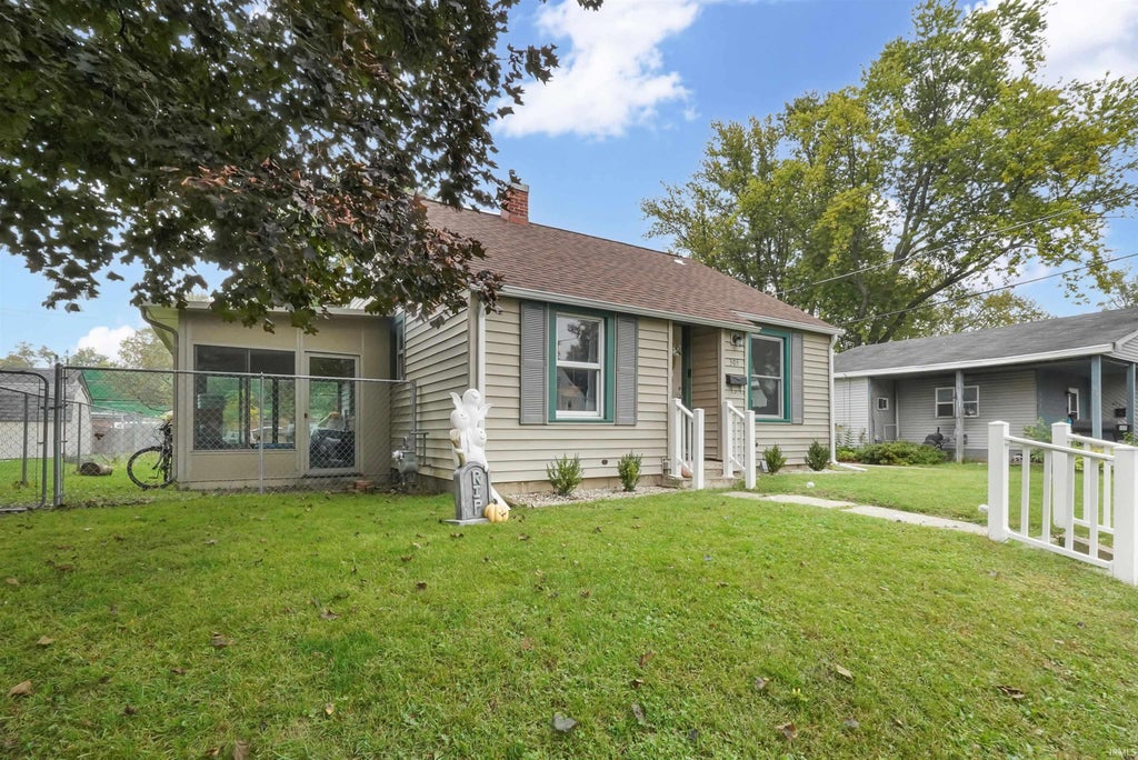 Photo of 303 E Broad Street, South Whitley, IN 46787 (MLS # 202643139)