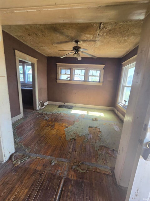 Tiny photo for 413 Eckart Street, Fort Wayne, IN 46806 (MLS # 202642573)