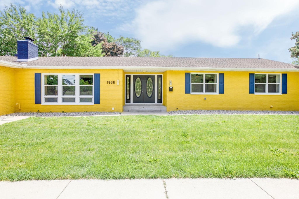Photo of 1906 Corby Boulevard, South Bend, IN 46617 (MLS # 202621665)