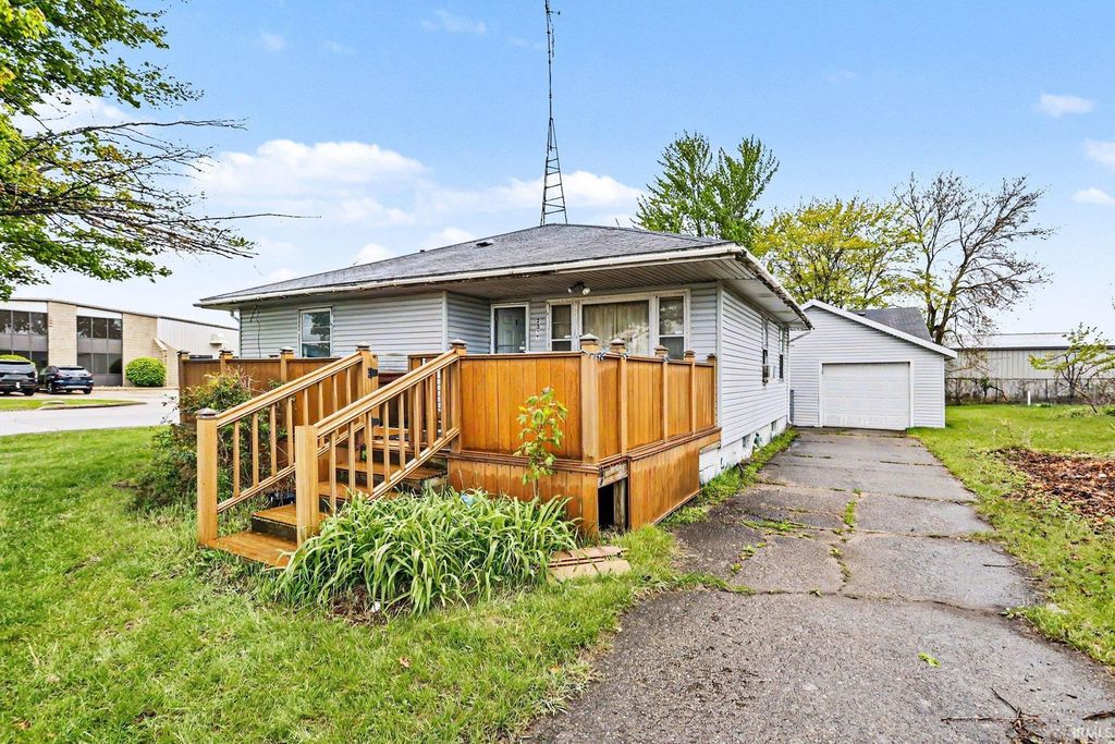 Photo of 2537 Middlebury Street, Elkhart, IN 46516 (MLS # 202617833)