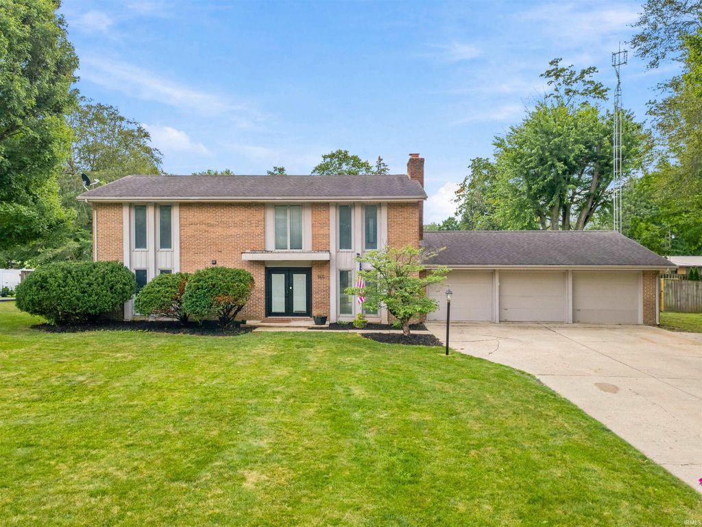 Photo of 1415 W Forest Lane, Marion, IN 46952 (MLS # 202627829)