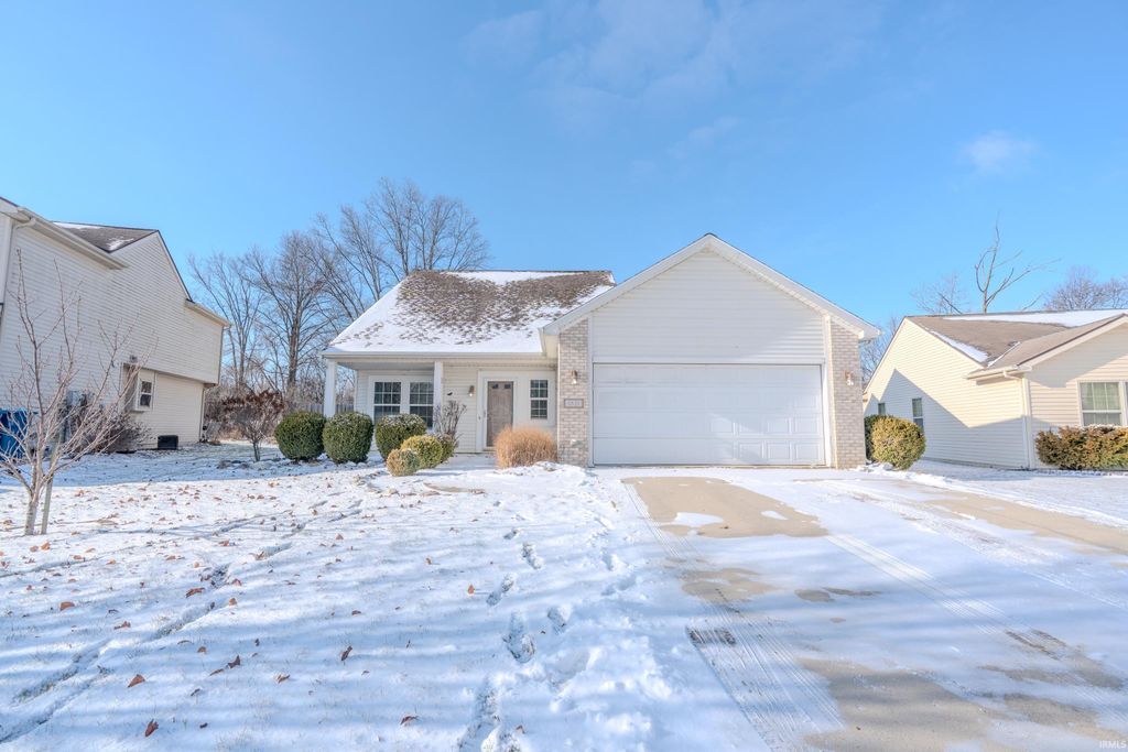 Photo of 1821 Grafton Place, Fort Wayne, IN 46808 (MLS # 202549886)