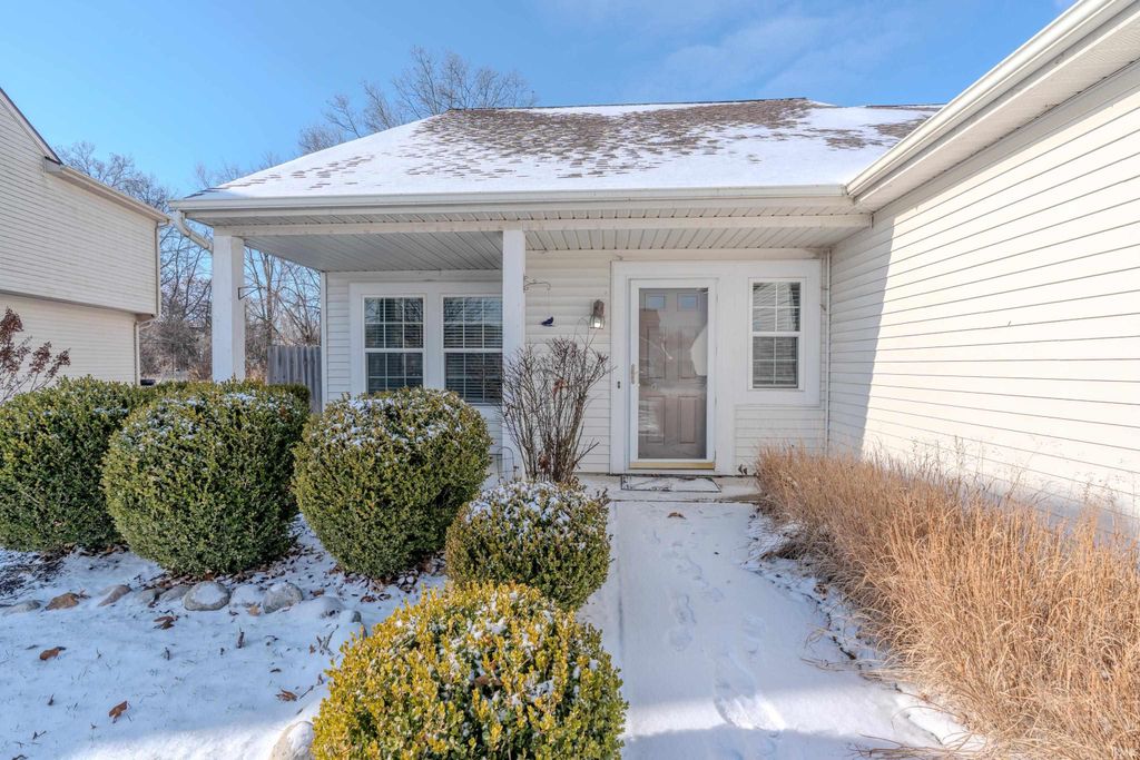 Photo of 1821 Grafton Place, Fort Wayne, IN 46808 (MLS # 202549886)