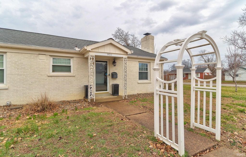 Photo of 951 S Rotherwood Avenue, Evansville, IN 47714 (MLS # 202607113)