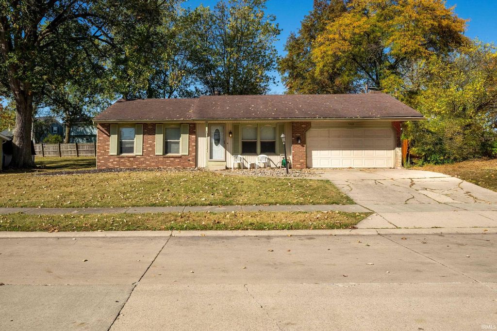 Photo of 7212 Treverton Drive, Fort Wayne, IN 46816 (MLS # 202542958)